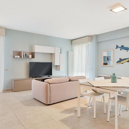 Levante Appartamento Di Pregio, Terrazza E Vista Panoramica Sul Mare E La Citta Виареджо Екстериор снимка