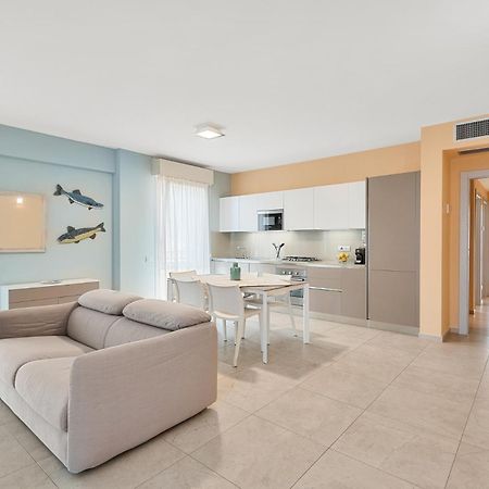 Levante Appartamento Di Pregio, Terrazza E Vista Panoramica Sul Mare E La Citta Виареджо Екстериор снимка
