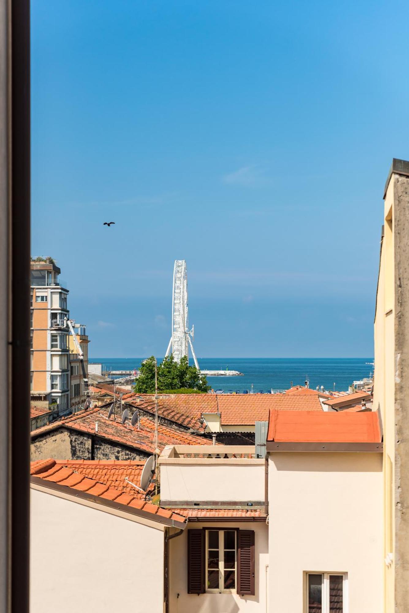 Levante Appartamento Di Pregio, Terrazza E Vista Panoramica Sul Mare E La Citta Виареджо Екстериор снимка